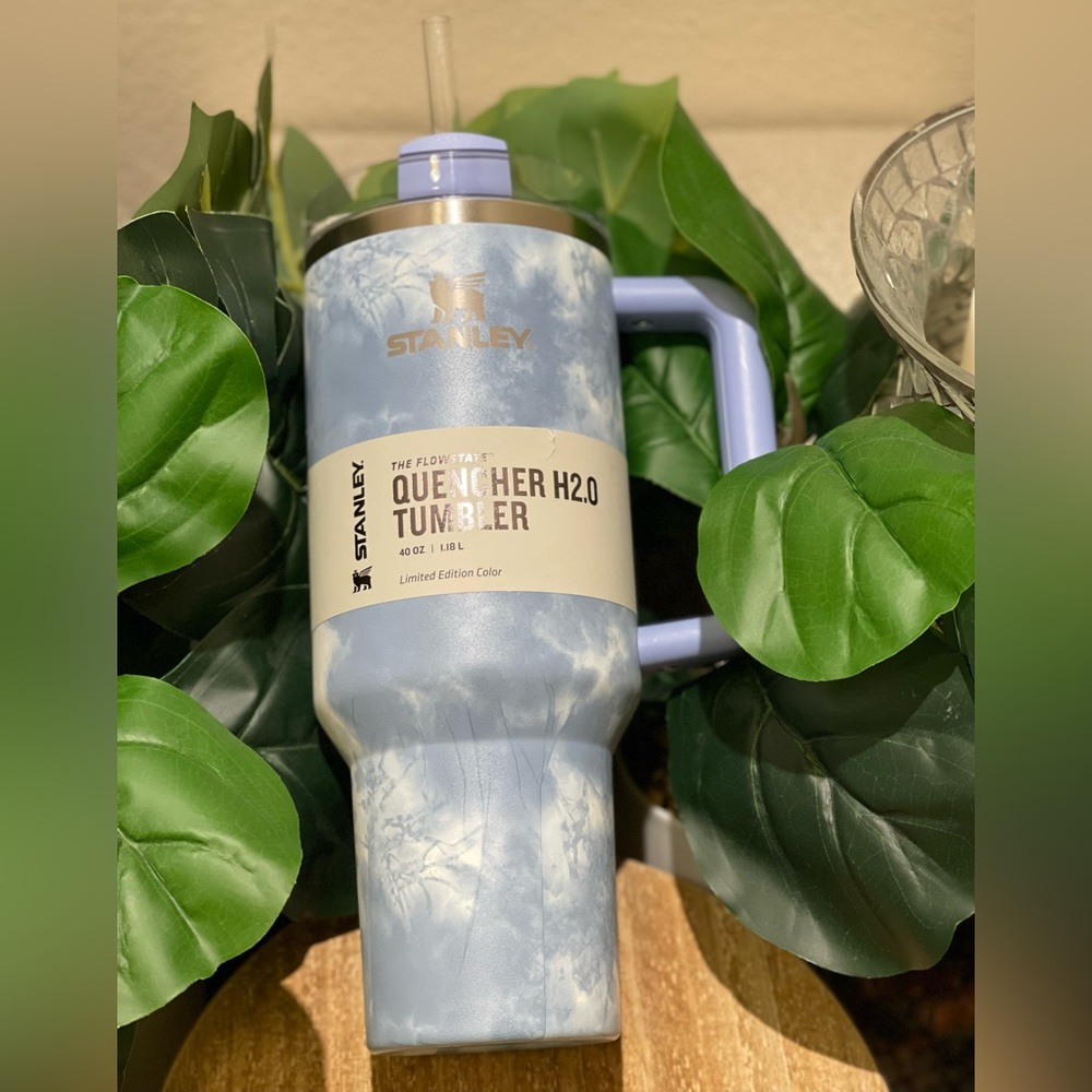 Target Exclusive Stanley 40oz Quencher Ocean Tie Dye H2.0 Tumbler - Picture 10 of 16